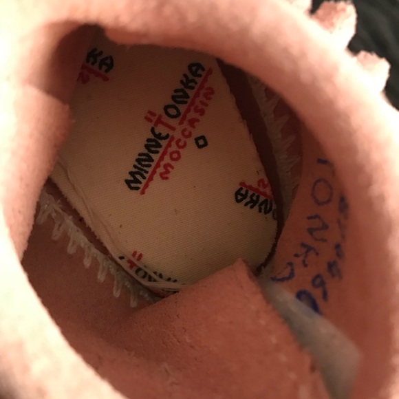 SOLD. Baby Minnetonka Moccasins Sz 2 Pink Suede - Picture 5 of 5